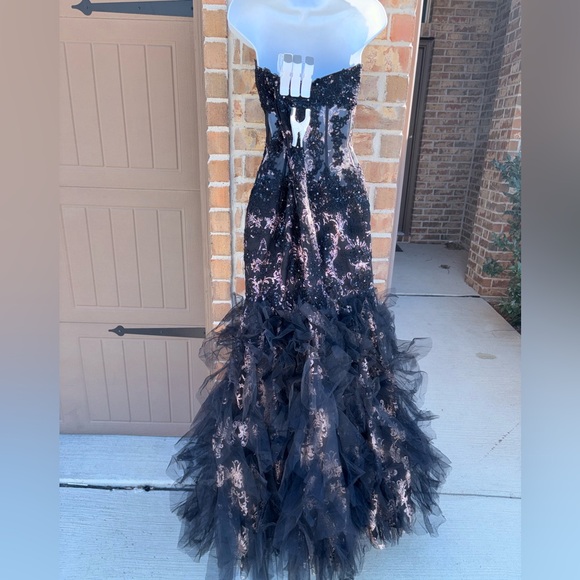 Jovani Elegant Black snd gold Strapless Gown size 12 - Picture 9 of 13